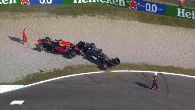 Formula 1'de tarihi kaza! Max Verstappen, Lewis Hamilton'ın üstüne çıkınca iki pilot da yarış dışı kaldı