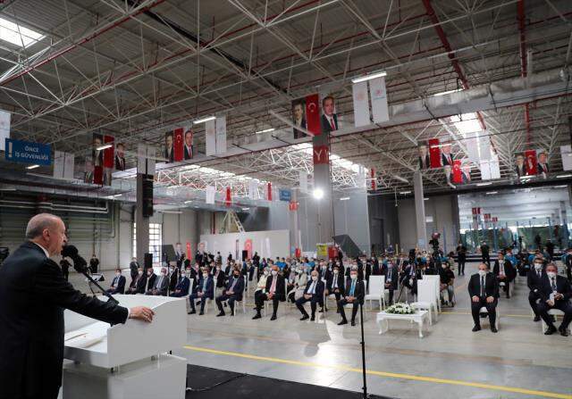 Cumhurbaşkanı Erdoğan, yerli otomobille ilgili müjdeyi verdi: 2022 sonunda banttan indirmeyi hedefliyoruz Cumhurbaşkanı Erdoğan, yerli otomobille ilgili müjdeyi verdi: 2022 sonunda banttan indirmeyi hedefliyoruz