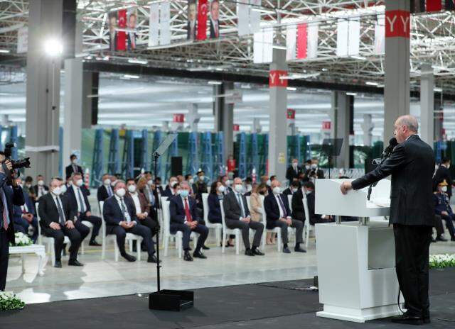 Cumhurbaşkanı Erdoğan, yerli otomobille ilgili müjdeyi verdi: 2022 sonunda banttan indirmeyi hedefliyoruz Cumhurbaşkanı Erdoğan, yerli otomobille ilgili müjdeyi verdi: 2022 sonunda banttan indirmeyi hedefliyoruz