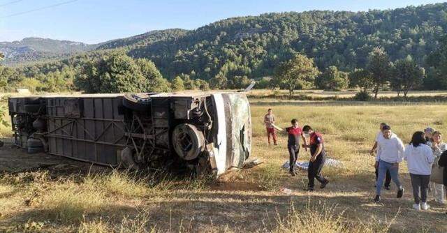 Son Dakika! Muğla'da turistleri taşıyan otobüs ile öğrenci servisi çarpıştı: Ölü ve yaralılar var Son Dakika! Muğla'da turistleri taşıyan otobüs ile öğrenci servisi çarpıştı: Ölü ve yaralılar var