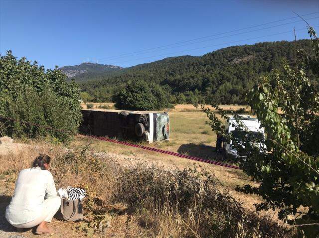 Son Dakika! Otobüs ve öğrenci servisi çarpıştı: 1 ölü, 35 kişi yaralı Son Dakika! Otobüs ve öğrenci servisi çarpıştı: 1 ölü, 35 kişi yaralı