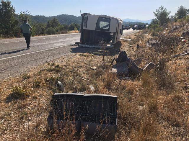 Son Dakika! Otobüs ve öğrenci servisi çarpıştı: 1 ölü, 35 kişi yaralı Son Dakika! Otobüs ve öğrenci servisi çarpıştı: 1 ölü, 35 kişi yaralı