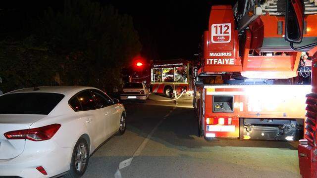 Yetiştirme yurdunda panik anları! Görevlilere sinirlenen genç kız yatak ve yorganını yaktı