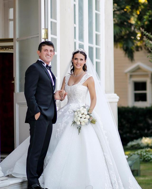 3 sene önce nikah masasına oturan Fatoş Kabasakal ve Erkan Kayhan düğün yaptı
