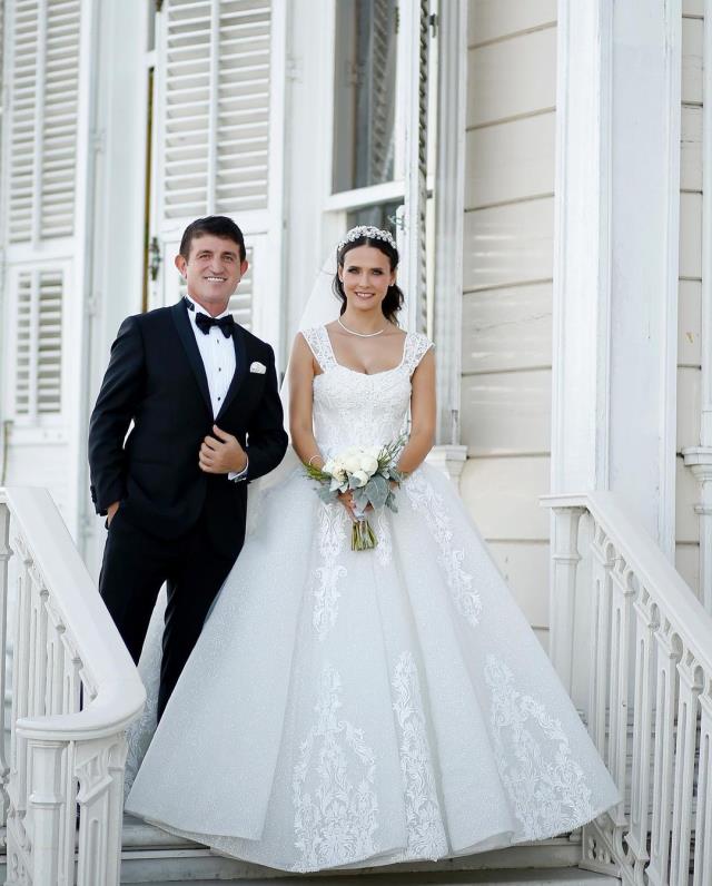 3 sene önce nikah masasına oturan Fatoş Kabasakal ve Erkan Kayhan düğün yaptı