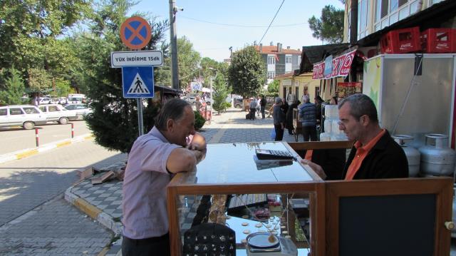 40 yıldır seyyar kuyumculuk yapıyor, görenler şaşkınlığını gizleyemiyor