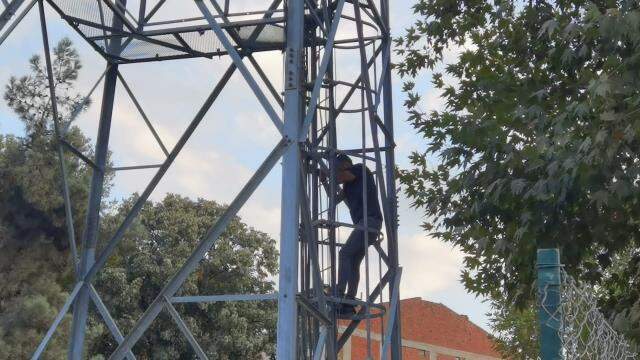Alkolü alınca dünyadan koptu! 10. katta sızan şahıs polislerin seslenmesiyle uyandı Alkolü alınca dünyadan koptu! 10. katta sızan şahıs polislerin seslenmesiyle uyandı