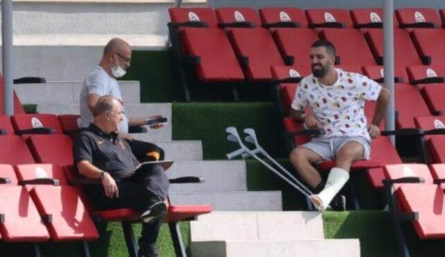 Arda Turan'ın sakatlık durumu tahmin edilenden çok daha ciddi! Uzun süre yok Arda Turan'ın sakatlık durumu tahmin edilenden çok daha ciddi! Uzun süre yok