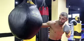 Azerbaycanlı Aykhan Mammadov, profesyonel ringlere dönmenin mutluluğunu yaşıyor