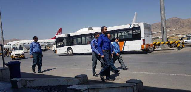 Kabil Havalimanı'ndaki kadın personeller, işlerine geri döndü Kabil Havalimanı'ndaki kadın personeller, işlerine geri döndü