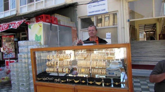 Simit satar gibi altın satıyor! 40 yıllık seyyar sarraf, görenleri şaşkına çevirdi