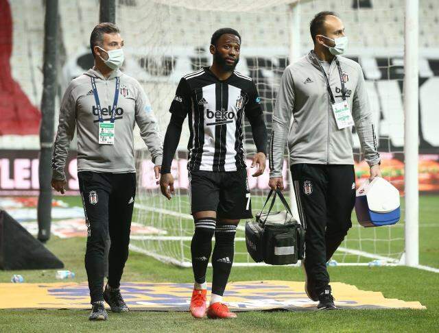 Dortmund maçına saatler kala kötü haber! N'Koudou kadrodan çıkartıldı Dortmund maçına saatler kala kötü haber! N'Koudou kadrodan çıkartıldı