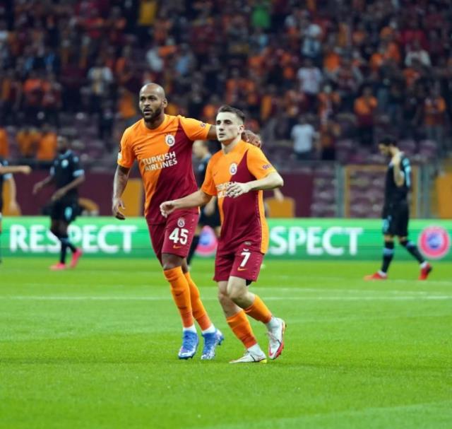 Galatasaray'da Kerem Aktürkoğlu ile Marcao, el ele tribünleri selamladı