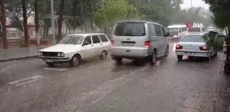 Kozanlılar dolu ve şiddetli yağmura hazırlıksız yakalandı