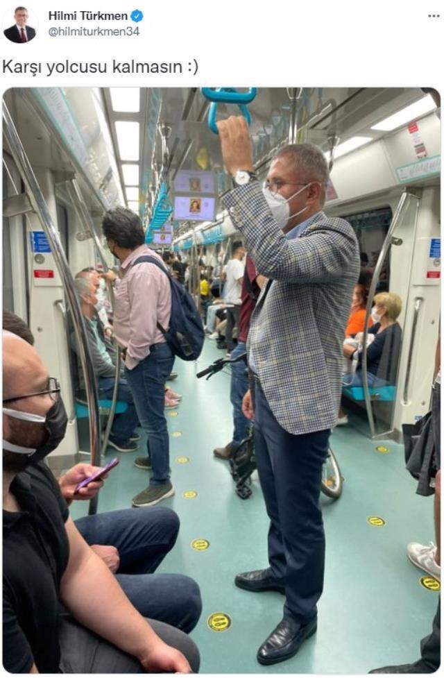 Üsküdar Belediye Başkanı Hilmi Türkmen metroda yolculuk ederken görüntülendi Üsküdar Belediye Başkanı Hilmi Türkmen metroda yolculuk ederken görüntülendi