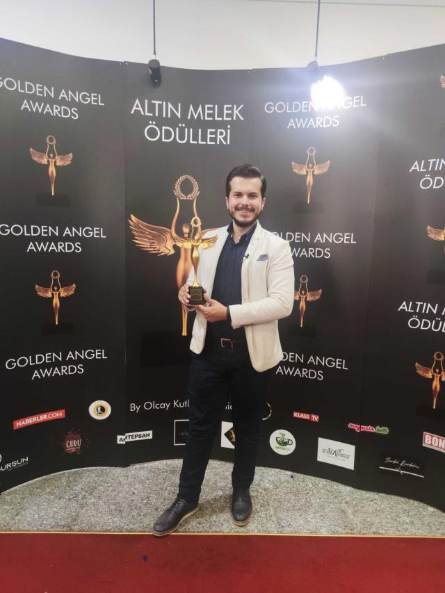 Altın Melek Ödülleri'nde Yılın En İyi Youtube Programı Sunucusu ödülüne Ahmet Furkan Başdemir layık görüldü