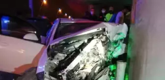 Otomobil, üst geçidin beton ayağına çarptı; Berk öldü, 2 kişi yaralı
