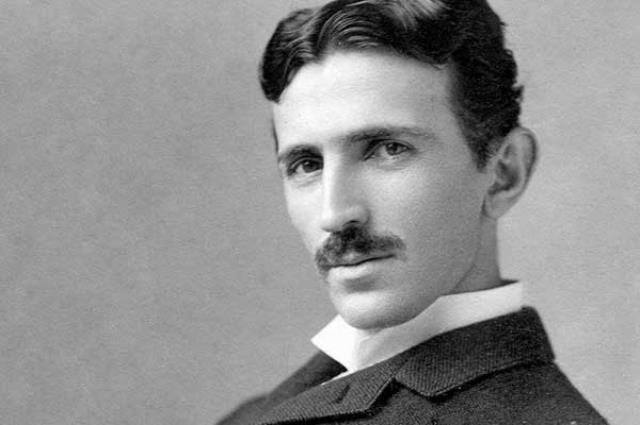 İstanbul'da insan silüetinde bulut oluştu, herkes Nikola Tesla'ya benzetti