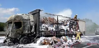 Kuzey Marmara Otoyolu'nda tekstil ürünleri yüklü tır alev aldı