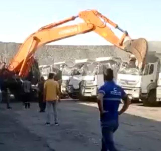5 kamyonu hurdaya çeviren firma sahibinden açıklama: Olay basına yansıdığı gibi değil 5 kamyonu hurdaya çeviren firma sahibinden açıklama: Olay basına yansıdığı gibi değil