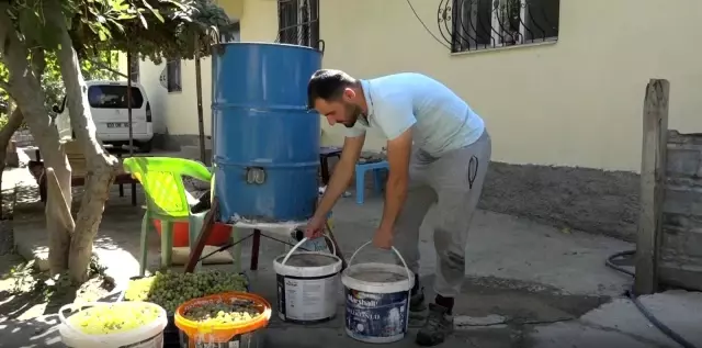9 kilo üzümden 1 kilo pekmez elde edip, kilosunu 100 liradan satıyorlar