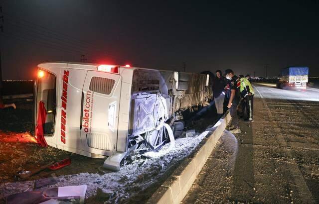 Konya'da yolcu otobüsü devrildi: 14 yaralı