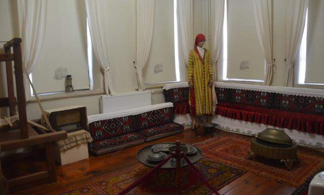 3 bin yıllık kafatasında bulunan ameliyat izi, görenlerin ilgisini çekiyor 3 bin yıllık kafatasında bulunan ameliyat izi, görenlerin ilgisini çekiyor