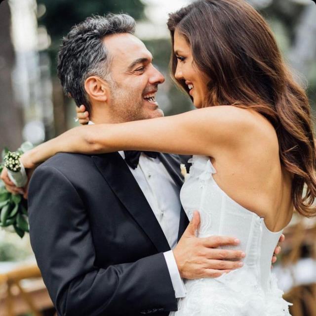 Arda Türkmen ve Melodi Erbirliler'in düğünde yürekler ağza geldi! Fenomen Sibil Çetinkaya, gelinliğin üstüne maytap düşürdü