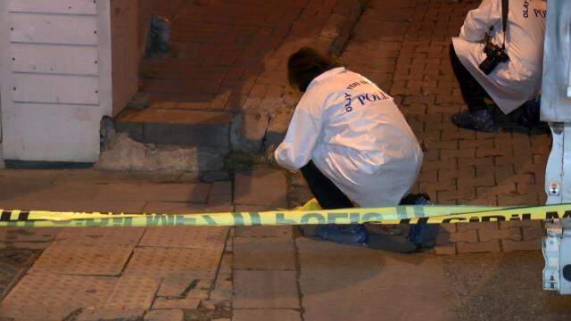 Pompalı tüfekle tehditler savurdu, polise doğrultunca omuzundan vuruldu Pompalı tüfekle tehditler savurdu, polise doğrultunca omuzundan vuruldu