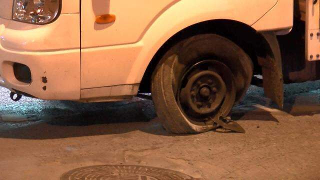 Pompalı tüfekle tehditler savurdu, polise doğrultunca omuzundan vuruldu Pompalı tüfekle tehditler savurdu, polise doğrultunca omuzundan vuruldu