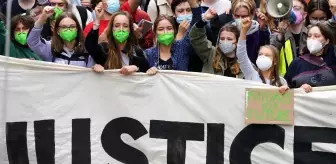 Almanya'da genel seçimler öncesinde iklim protestolarıBerlin'deki gösterilere genç aktivist Greta Thunberg de katıldı