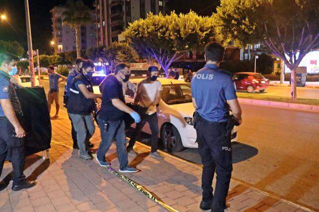 Direksiyon başında şüpheli ölüm! Etraftaki vatandaşları cesedi görmek için birbiriyle yarıştı Direksiyon başında şüpheli ölüm! Etraftaki vatandaşları cesedi görmek için birbiriyle yarıştı