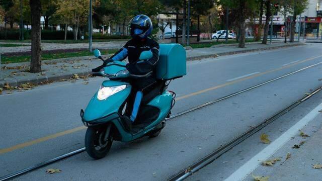 İstanbul'da 50 binden fazla motokuryenin daha fazla para kazanma hırsı trafikte kaos yaratıyor