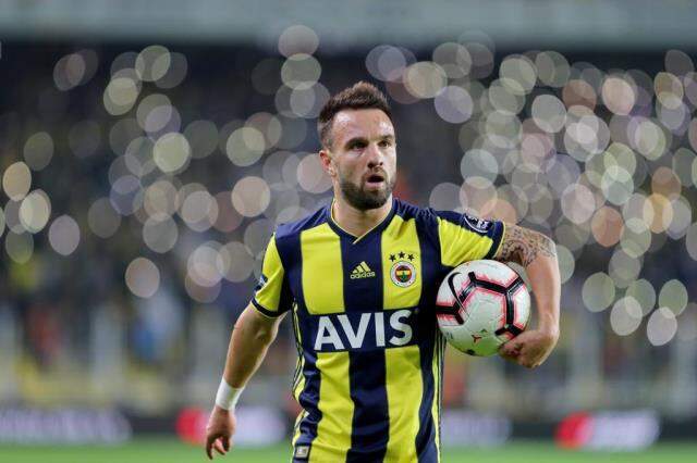 Fenerbahçe'ye gözdağı veren Valbuena, Sarı-Lacivertli taraftarları kızdırdı Fenerbahçe'ye gözdağı veren Valbuena, Sarı-Lacivertli taraftarları kızdırdı