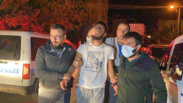 Sinir krizi geçiren 18 yaşındaki genç, eşyaları paramparça edip evi ateşe verdi Sinir krizi geçiren 18 yaşındaki genç, eşyaları paramparça edip evi ateşe verdi