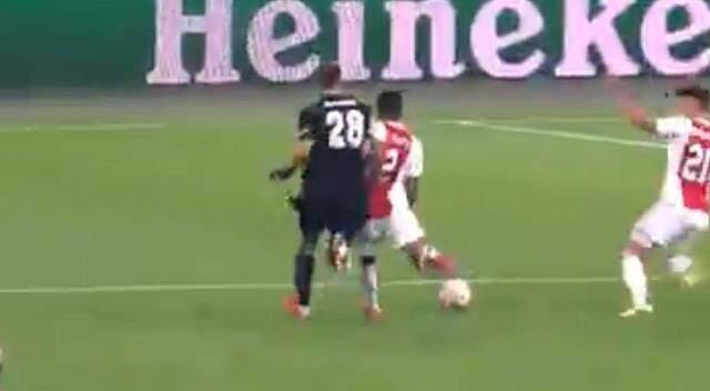 Yorumculuk yapan Sneijder, Beşiktaş'ın golünde faul olduğunu savundu