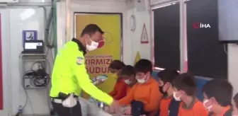 Çocuklar eğlenerek trafik kurallarını öğreniyorlar