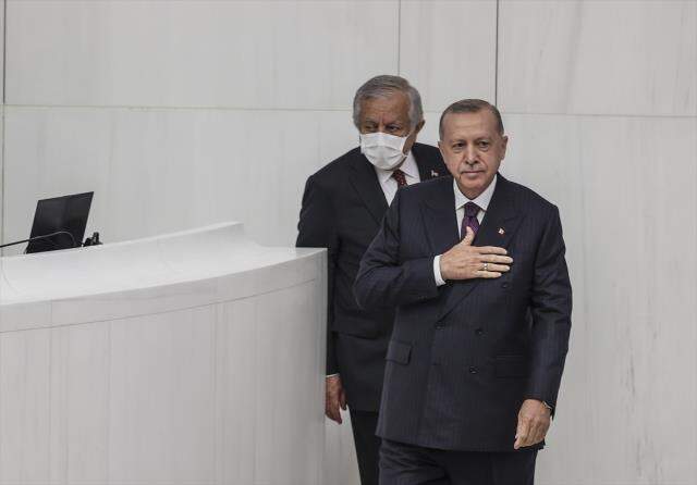 Son Dakika! Cumhurbaşkanı Erdoğan, yeni yasama yılı açılışı için TBMM'de milletvekillerine sesleniyor Son Dakika! Cumhurbaşkanı Erdoğan, yeni yasama yılı açılışı için TBMM'de milletvekillerine sesleniyor