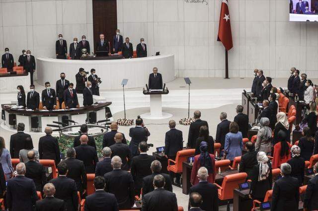 Son Dakika! Cumhurbaşkanı Erdoğan, yeni yasama yılı açılışı için TBMM'de milletvekillerine sesleniyor Son Dakika! Cumhurbaşkanı Erdoğan, yeni yasama yılı açılışı için TBMM'de milletvekillerine sesleniyor