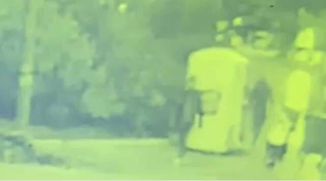 5 saldırgan, korna çalan motosikletliyi bayıltana kadar dövdü 5 saldırgan, korna çalan motosikletliyi bayıltana kadar dövdü