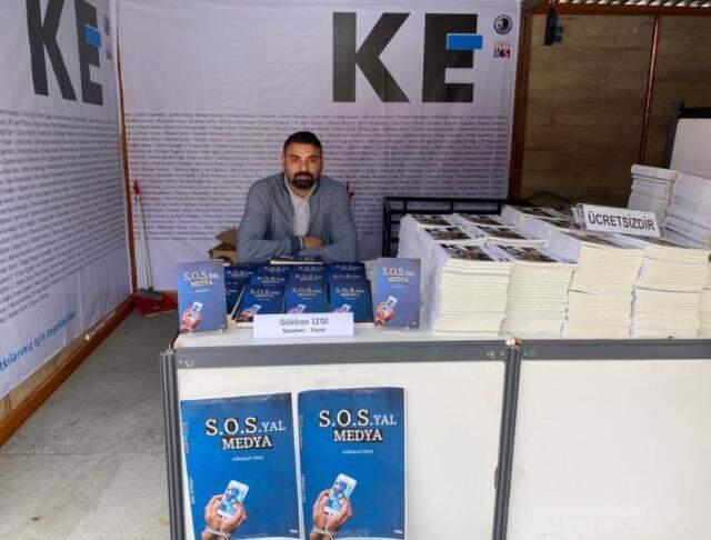 Gazeteci Gökhan İzgi'nin S.O.S YAL MEDYA kitabı fuarda okuyucuları ile buluştu