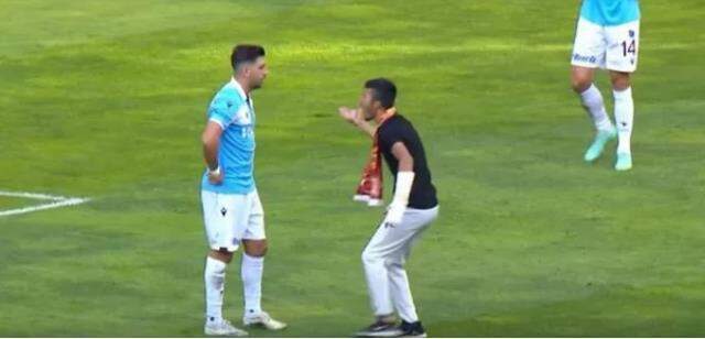 Kayseri'de büyük skandal! Trabzonsporlu Anastasios Bakasetas, gözü dönmüş holiganla burun buruna geldi Kayseri'de büyük skandal! Trabzonsporlu Anastasios Bakasetas, gözü dönmüş holiganla burun buruna geldi