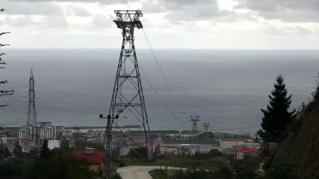 Milyonlarca lira harcanarak hizmete açılan teleferik çürümeye terk edildi