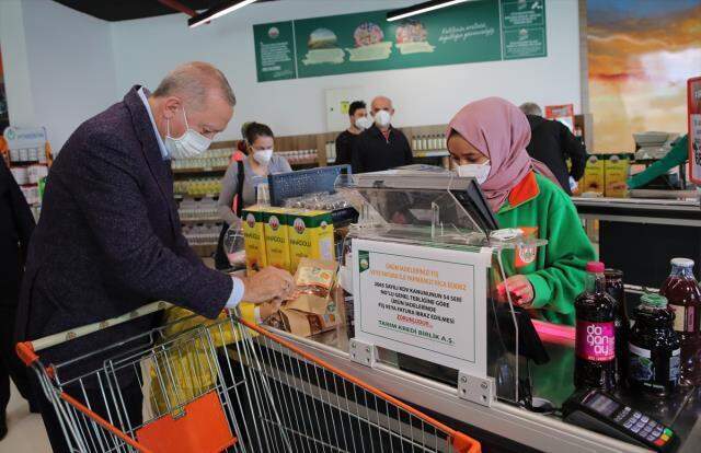 Erdoğan'dan fahiş fiyatlarla ilgili yeni açıklama: 1000 kadar yeni market yapılacak Erdoğan'dan fahiş fiyatlarla ilgili yeni açıklama: 1000 kadar yeni market yapılacak