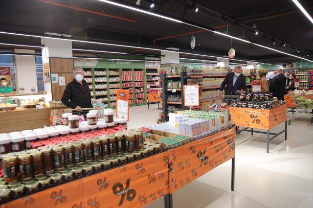 Erdoğan'dan fahiş fiyatlarla ilgili yeni açıklama: 1000 kadar yeni market yapılacak Erdoğan'dan fahiş fiyatlarla ilgili yeni açıklama: 1000 kadar yeni market yapılacak