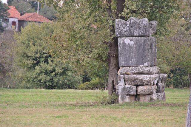 2 bin yıllık lahidin üzerindeki 'Mezarımı rahatsız etmeyin' bedduası görenleri şaşırtıyor 2 bin yıllık lahidin üzerindeki 'Mezarımı rahatsız etmeyin' bedduası görenleri şaşırtıyor