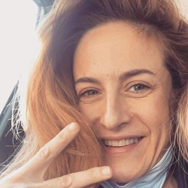 Hastane çıkışı görüntülenen Canan Ergüder, güzel haberi verdi: Kemoterapi bitti