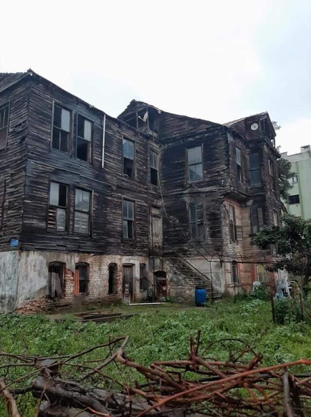 İstanbul'un göbeğindeki ürküten ahşap ev! 5 saniyeliğine ortadan kaybolduğunu duyanların tüyleri ürperiyor