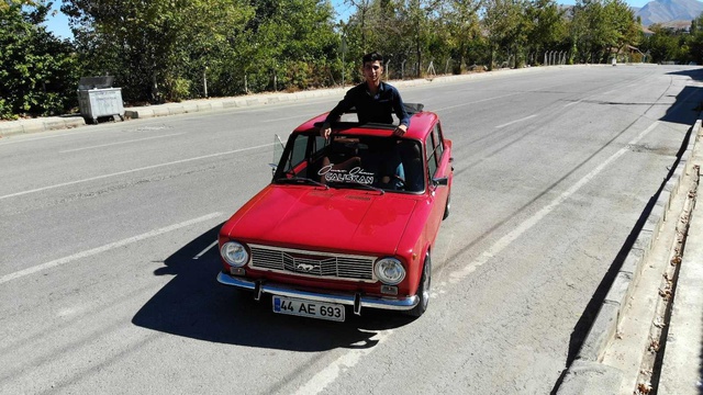 1974 model Murat 124 için 60 bin TL harcadı, aracın son halini görenler gözlerine inanamıyor 1974 model Murat 124 için 60 bin TL harcadı, aracın son halini görenler gözlerine inanamıyor