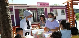 Dörtyol'da minik öğrenciler sokak hayvanları için mama hazırladı